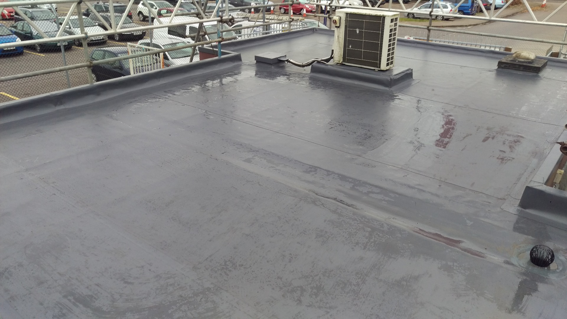 Flat roof on commercial building