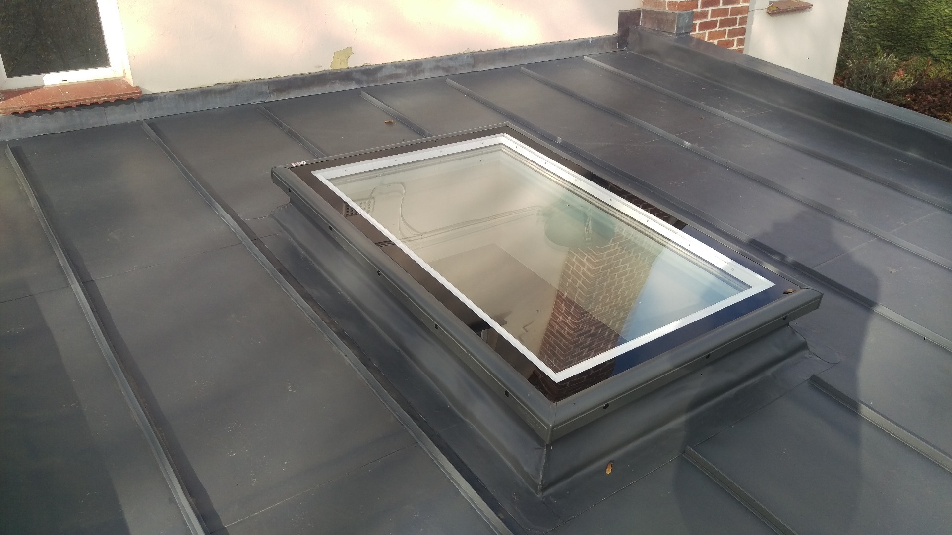 Flat roof and roof light installation